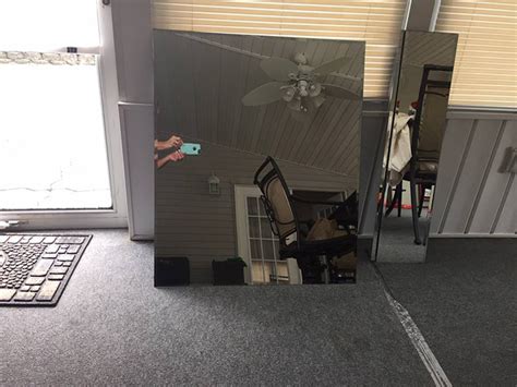 people trying to take photos of mirrors they want to sell is my new favorite thing