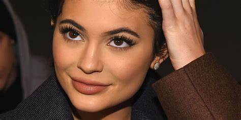 kylie jenner debunks reports that she contours her ears