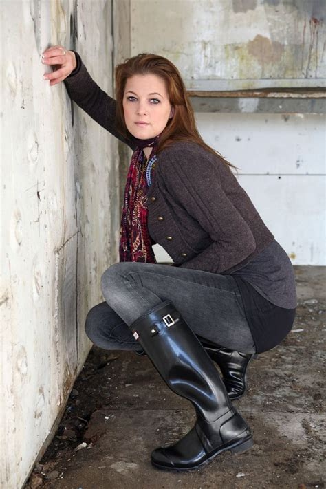redhead in black hunter wellies boots jeans sweater outfit black hunter boots wellies boots