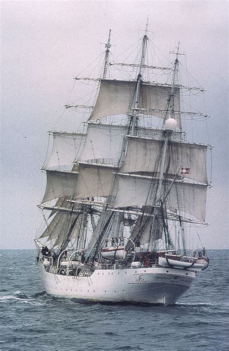 photo sailing ship boat giant journey   jooinn