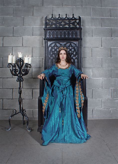 queen  anettfrozen  deviantart historical dresses medieval