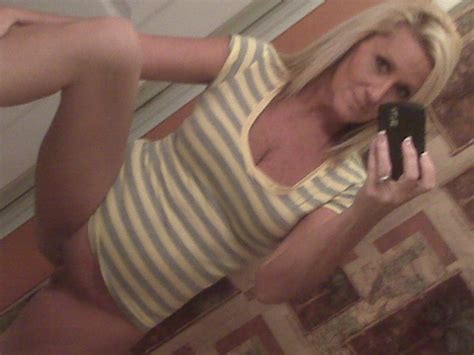 hot wife takes pic of her shaved pussy private milf pics