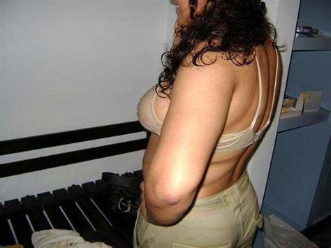 sexy indian wife ne bade boobs dikhaesexy indian wife ki wet body photos