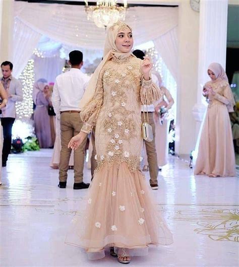 10 Model Kebaya Brokat Modern Terbaru 2021