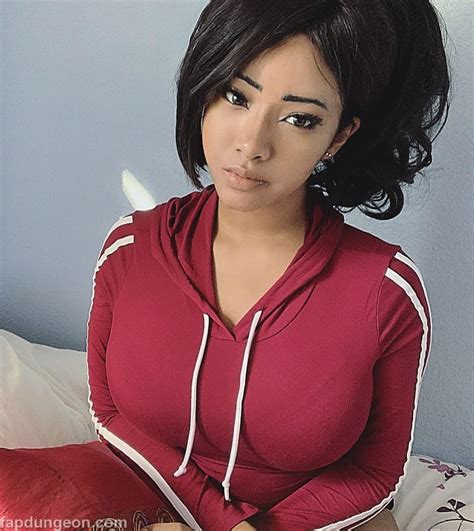 Uniquesora Cosplay Girl With Big Tits Page 3 Of 3