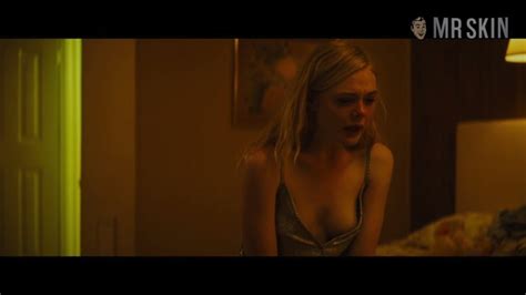 Elle Fanning Nude Naked Pics And Sex Scenes At Mr Skin