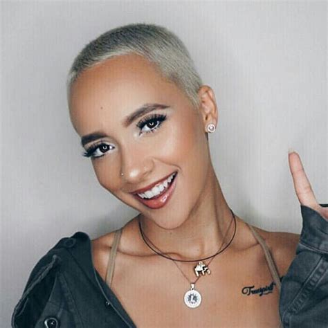 lesbians shaved heads porn pictures