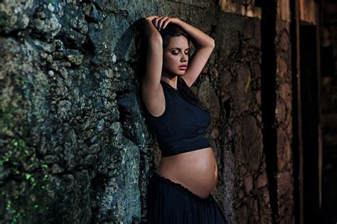 pregnant women brazilian model adriana lima pregant women hd wallpaper