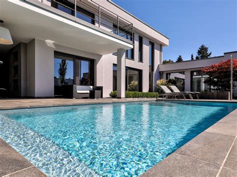 einfamilienhaus mit pool exklusive neubauten