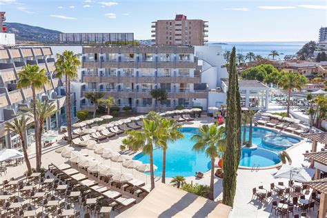 overnight stays  hotels  spain  march drop   compared    month