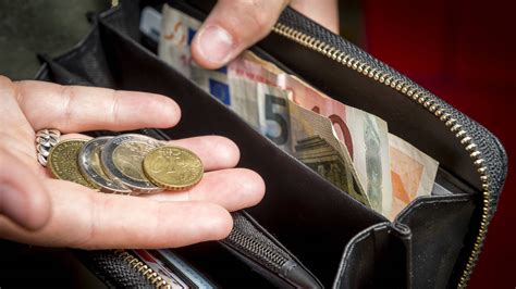 nederlanders hebben minder geldzorgen en betalen sneller de rekening nos