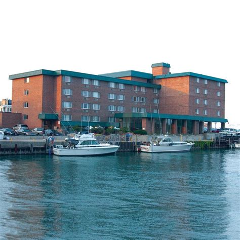 holiday inn port washington wi hotel    harbor port