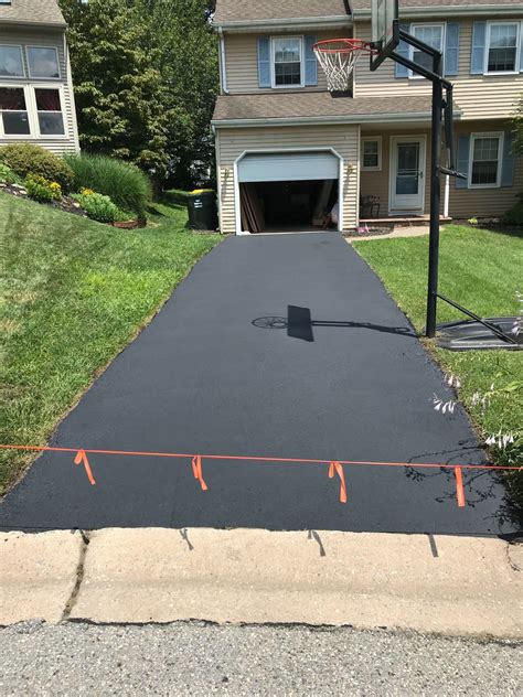 pennsylvania residential driveway pavement sealcoating services