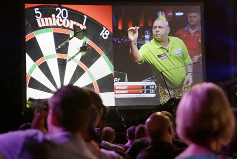 top darts competition throws fans  frenzy  tropicana  strip local