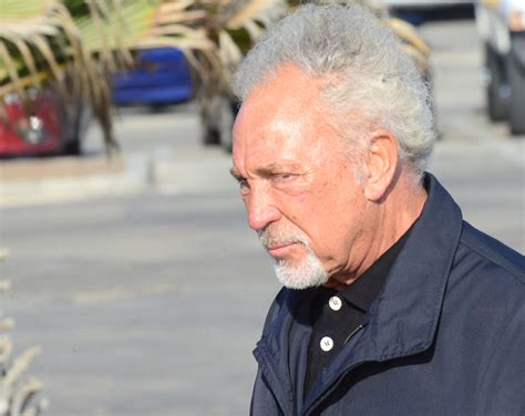 tom jones steps out after betrayed wife s death national