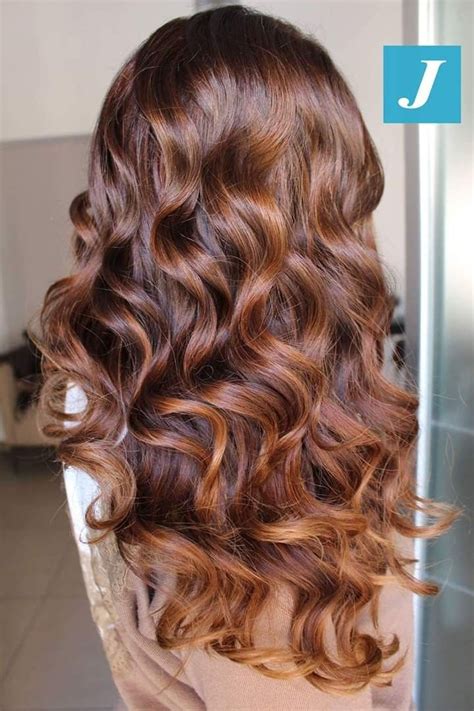 La tecnica del balayage dà giustizia ai capelli castani, illuminandoli con un tocco . Pin by Vasilia Serdari on Hair | Dark hair makeup, Balayage hair