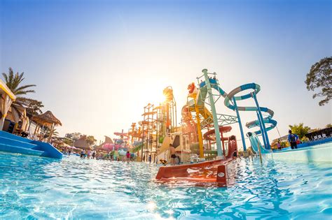 top  water parks   world youll   dive