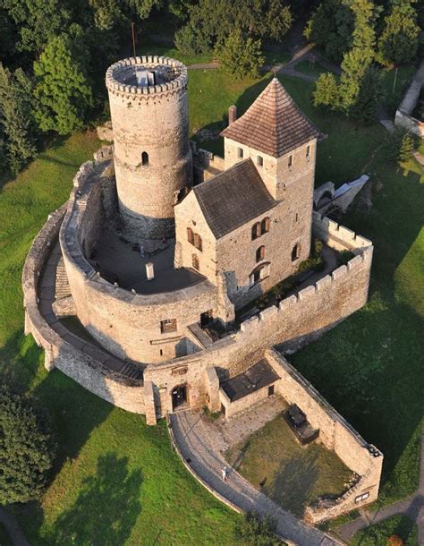 medieval architecture castle