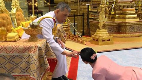 Thai King Vajiralongkorn Marries Bodyguard Making Her Queen Bbc News