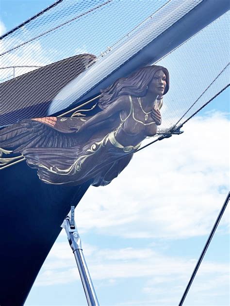 jeff bezos  million yacht   sculpture   girlfriend lauren sanchez