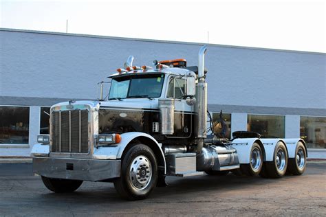 peterbilt  day cab tri axle cat   speed  sale