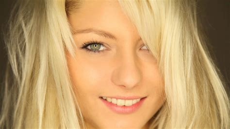 Blonde Girl Face Smile Wallpaper Coolwallpapers Me