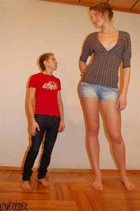 Низкая девушка и высокий парень Почему многие высокие парни