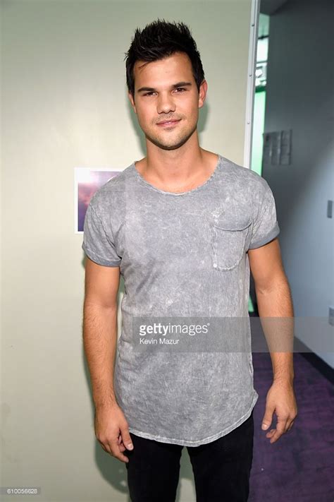 actor taylor lautner attends the 2016 iheartradio music