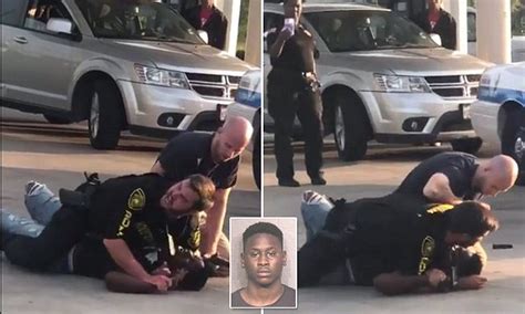 houston cop begs security guard to help him arrest suspect while she films him daily mail online