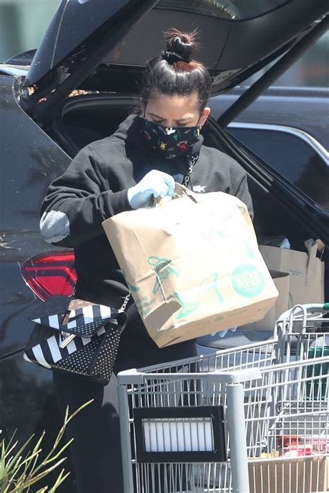Cassie Ventura Wearing Mask Out Shopping In Los Angeles 04 15 2020