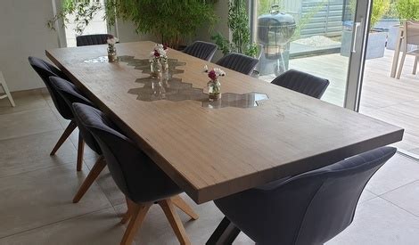 table de salle  manger en baubuche multilignes avec inclusion carrelage par lexop sur lair du bois