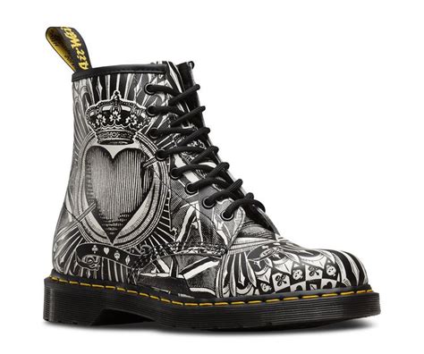dr martens  backhand egret  eye boot playing card stiefelette