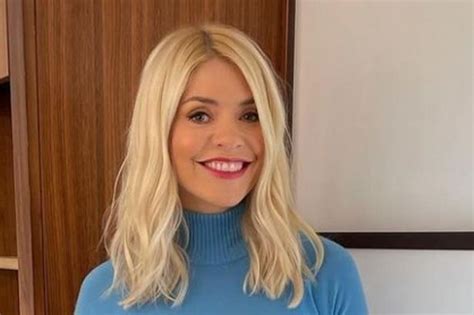 Holly Willoughby Looks Like Frozen Star In Beautifully Blue This