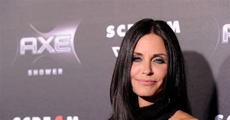 Courteney Cox Will Tweet At You Now