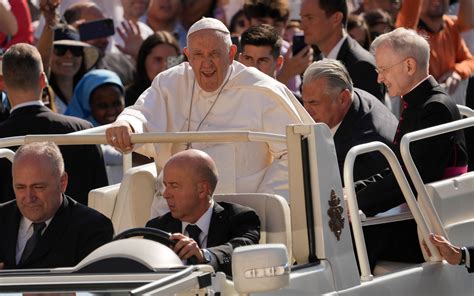 pope francis emerges   hour abdominal surgery