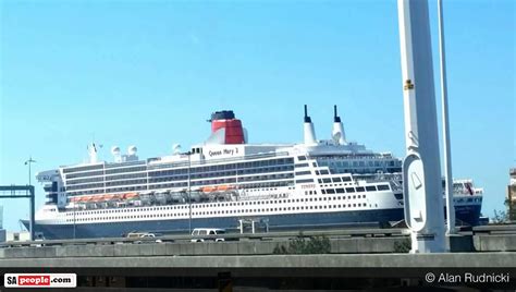 queen mary   stop  cape town   night world voyage sapeople worldwide south
