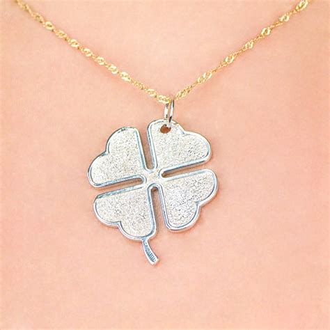 Carrie Bradshaw S Celebrity Inspired Heart Clover Necklace Sex And The