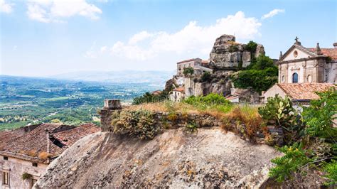 castelo de lauria em castiglione di sicilia foto de stock imagem de