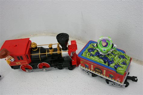 lionel  pixars toy story ready play battery powered train set