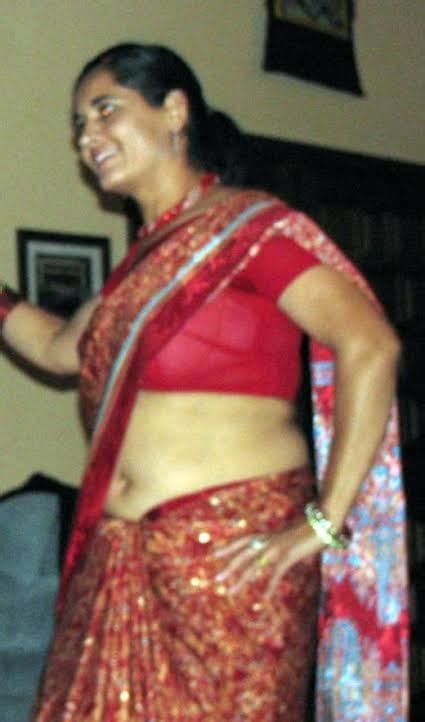 desi aunty navel show collections 33 pics xhamster
