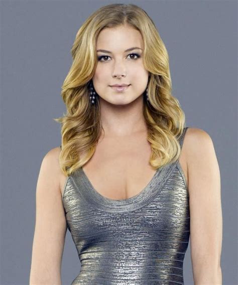How To Get Emily Thorne S Signature Hairstyle Emily Vancamp Emily
