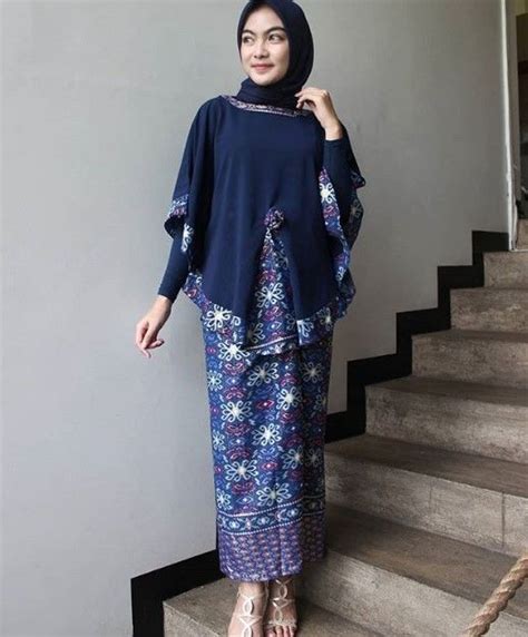 model baju gamis batik kombinasi kain polos modern warna