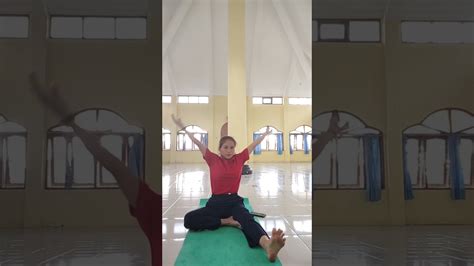 tugas praktek yogacara melenturkan otot punggung  bagian otot otot