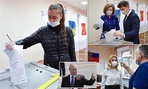 Russians Begin Seven Day Vote On Reforms That Will Allow Putin To Stay