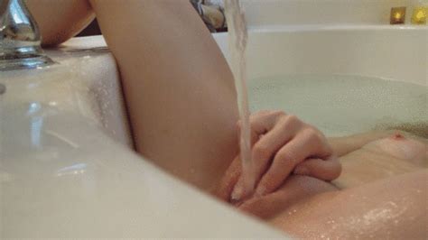 pussy masturbation bathtub faucet hot girlfriend
