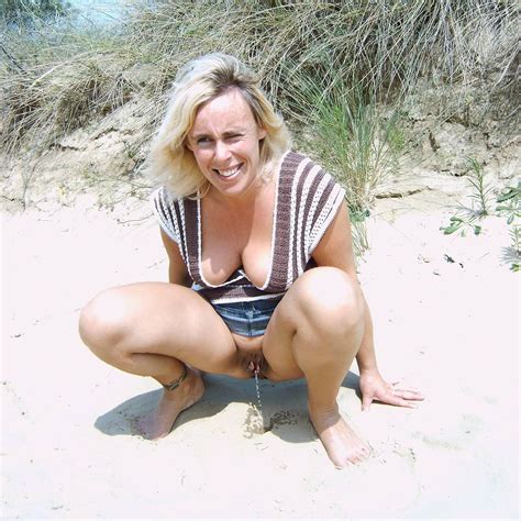 pee beach in gallery quick piss on the beach x picture 2 uploaded by voyeur red on