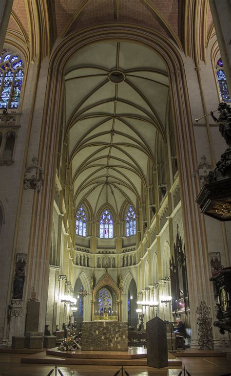 cathedrale saint corentin de quimper oraedes