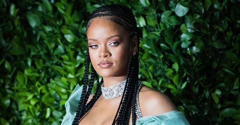 rihanna no makeup instagram post with pimple is so real