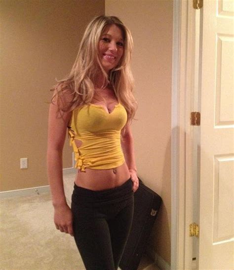 hot women in yoga pants thechive
