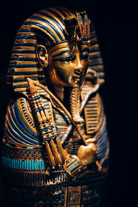londons tutankhamun exhibition  enrapturing   kings ransom